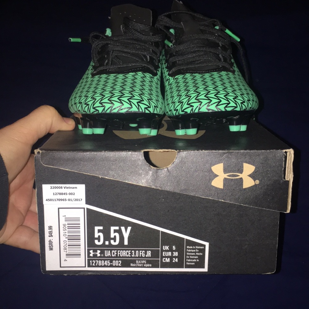 Under Armour Boys 5.5Y Soccer Cleats NITB